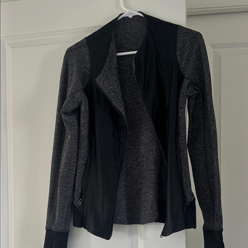 Lululemon Women's Black and Gray Jacket